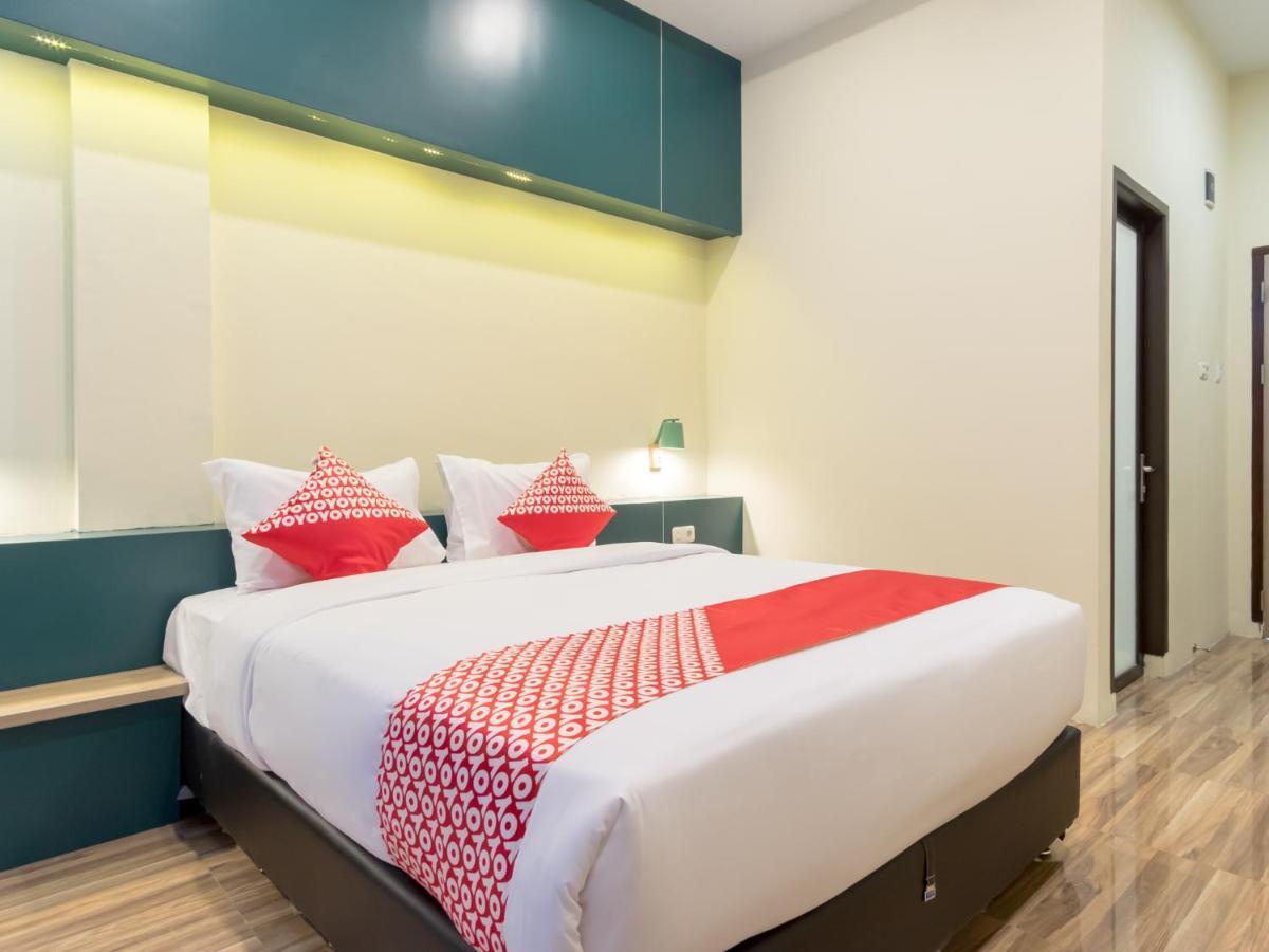 Oyo 727 Merlion Hotel Medan Exterior photo