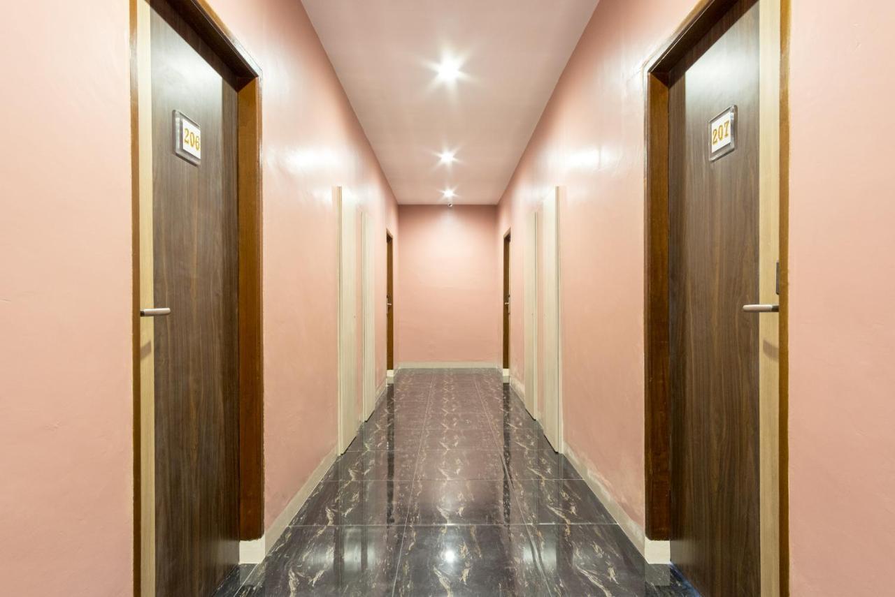 Oyo 727 Merlion Hotel Medan Exterior photo