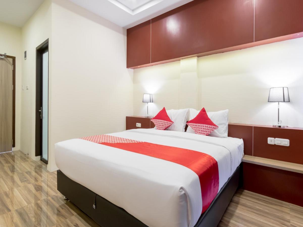 Oyo 727 Merlion Hotel Medan Exterior photo