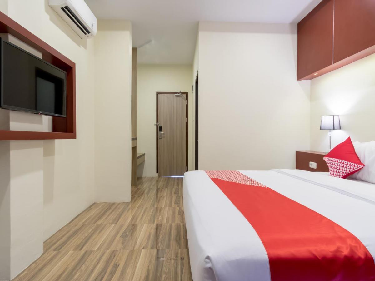 Oyo 727 Merlion Hotel Medan Exterior photo