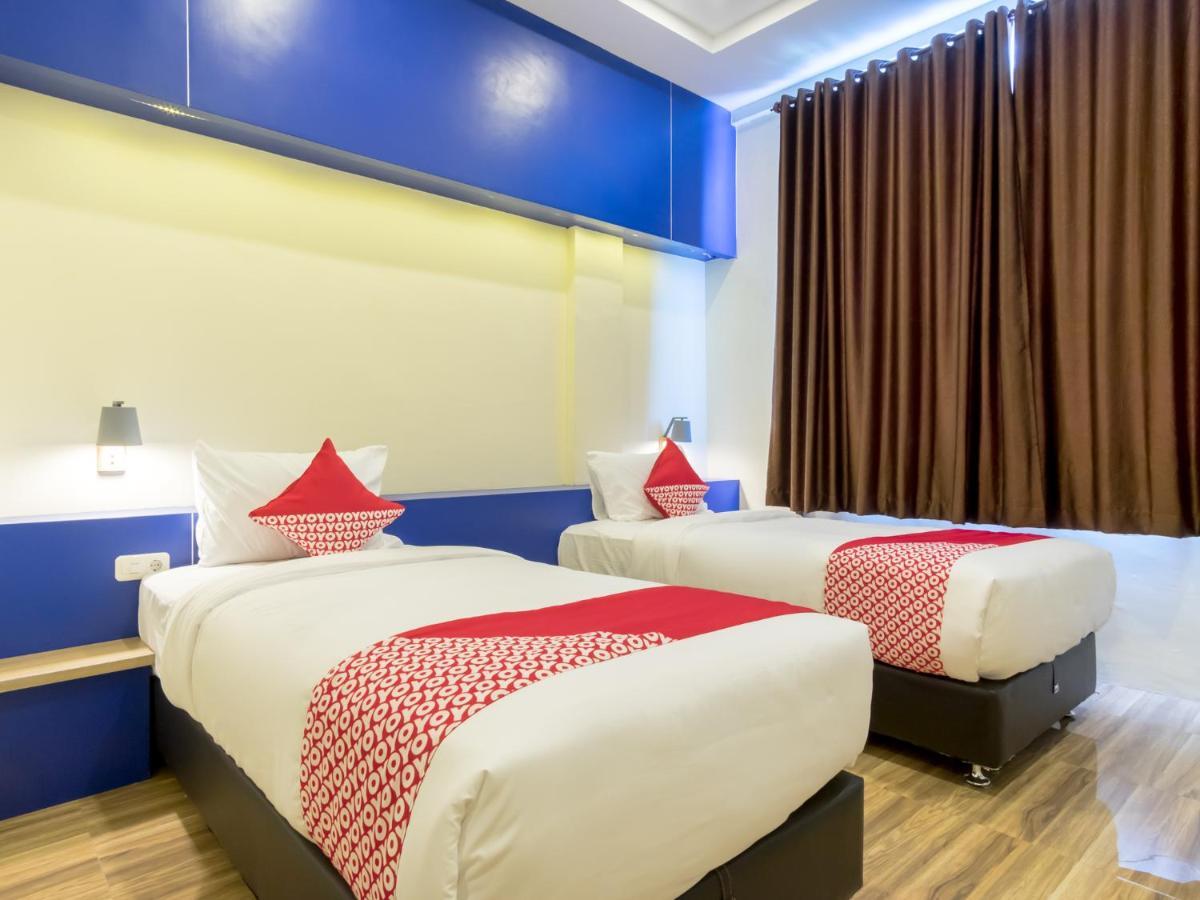 Oyo 727 Merlion Hotel Medan Exterior photo