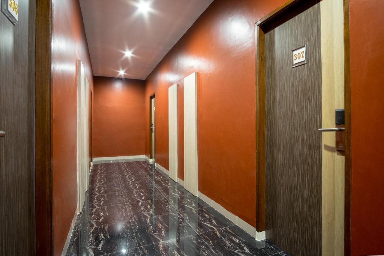 Oyo 727 Merlion Hotel Medan Exterior photo