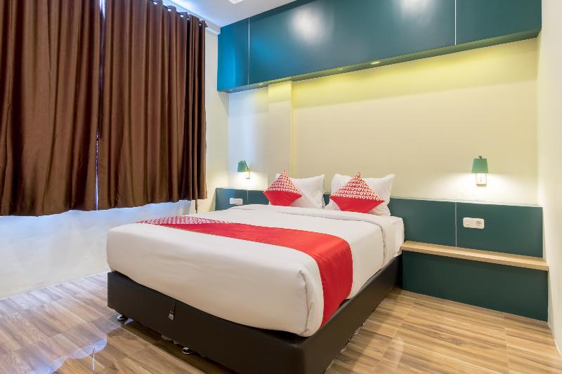 Oyo 727 Merlion Hotel Medan Exterior photo