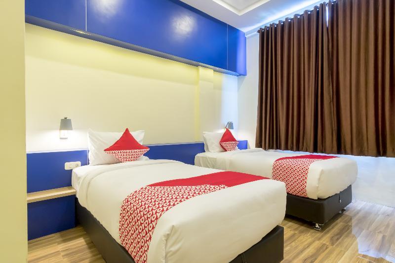 Oyo 727 Merlion Hotel Medan Exterior photo
