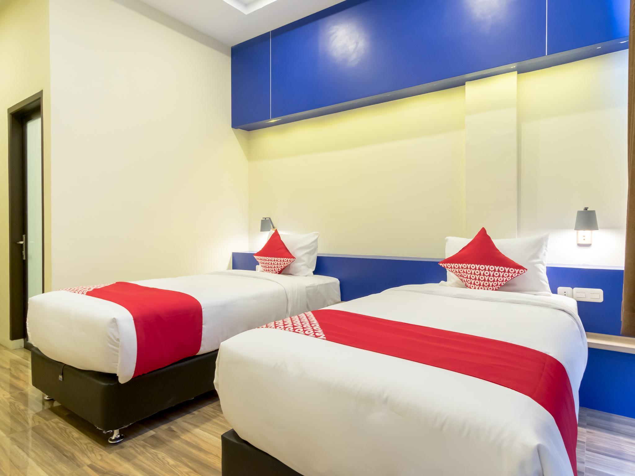 Oyo 727 Merlion Hotel Medan Exterior photo