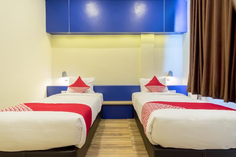 Oyo 727 Merlion Hotel Medan Exterior photo